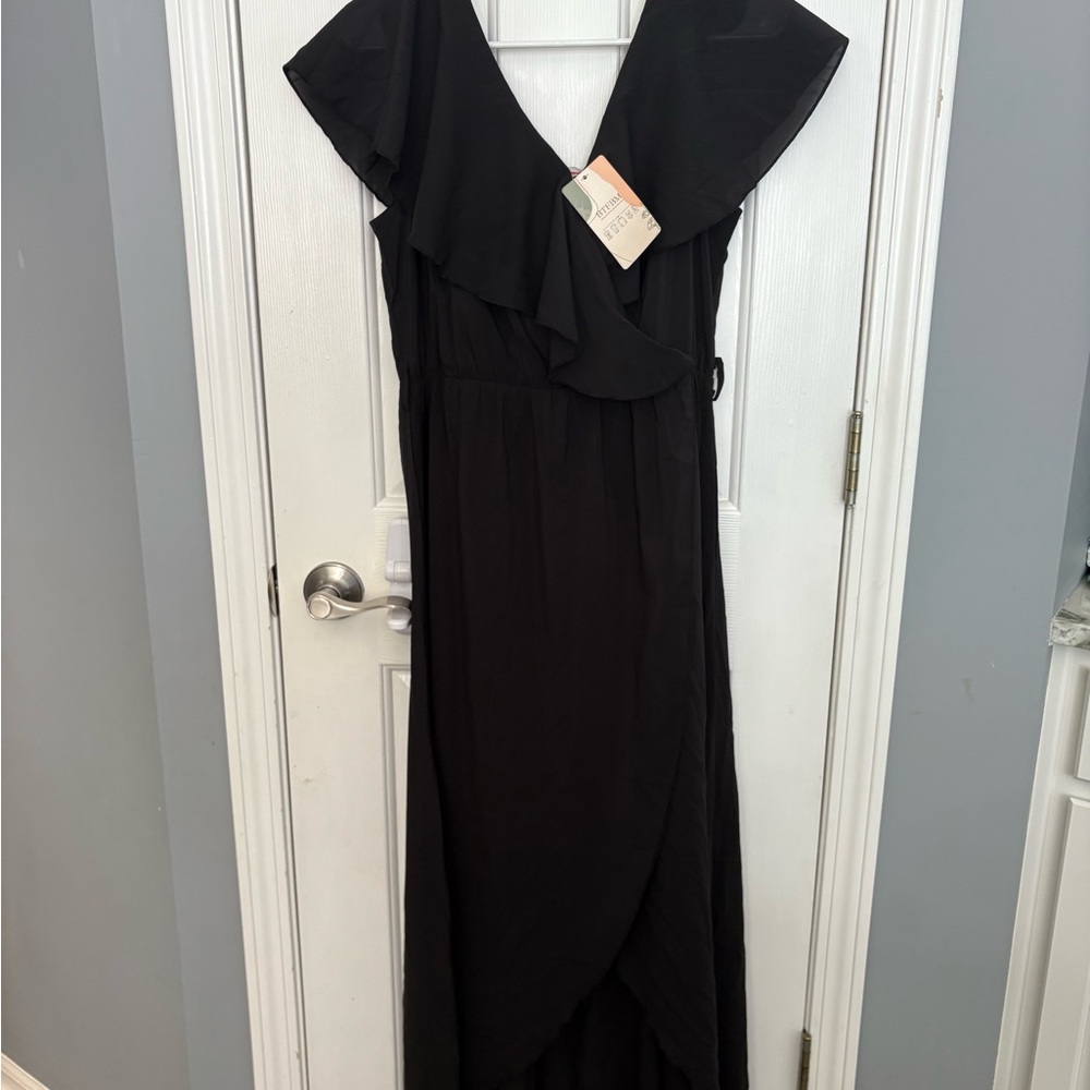NWT BTFBM Women’s Black Silky Flutter Sleeve Maxi Dress Size M
